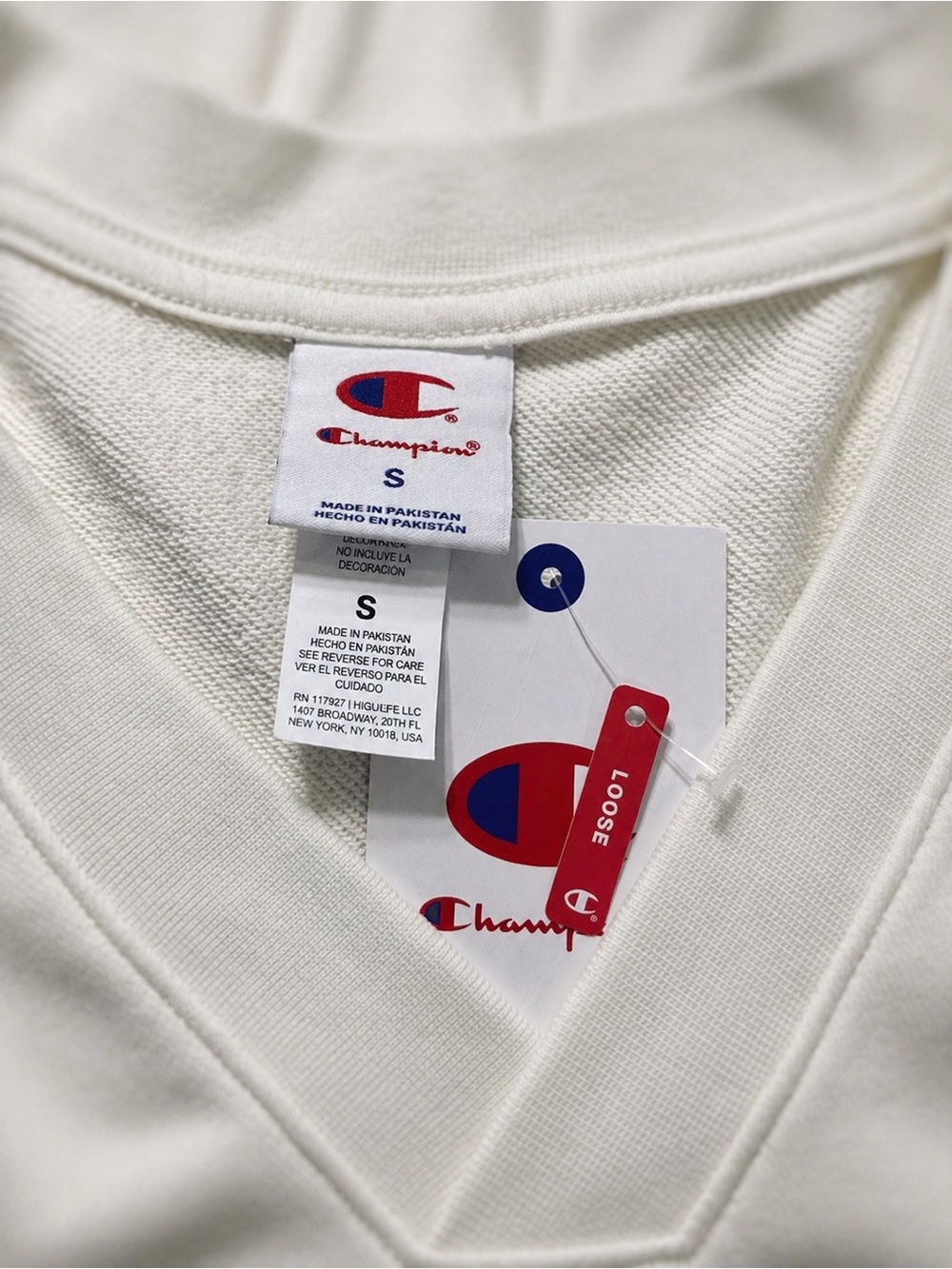 Champion Reverse Weave V-Neck Sweatshirt Women’s Small Cream Pockets NWT - Picture 3 of 5
